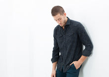 Carica l'immagine nel visualizzatore di Gallery, Western Arkansas Button-Up in Dark Hash Floral