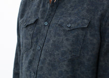 Carica l'immagine nel visualizzatore di Gallery, Western Arkansas Button-Up in Dark Hash Floral
