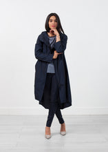 Carica l'immagine nel visualizzatore di Gallery, Wett Coat