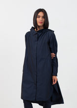 Carica l'immagine nel visualizzatore di Gallery, Wett Coat