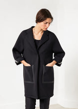 Carica l&#39;immagine nel visualizzatore di Gallery, Neoprene Flower Coat in Black