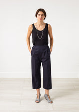 Carica l'immagine nel visualizzatore di Gallery, Wide Cropped Trouser in Navy