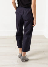 Carica l'immagine nel visualizzatore di Gallery, Wide Cropped Trouser in Navy