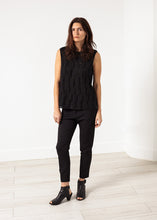 Carica l'immagine nel visualizzatore di Gallery, Zip Back Circle Blouse in Black