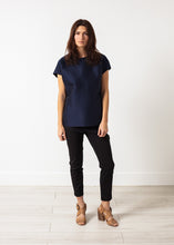 Carica l&#39;immagine nel visualizzatore di Gallery, Tucked Sleeve Blouse in Navy