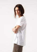 Carica l&#39;immagine nel visualizzatore di Gallery, Pleat Back Blouse in White
