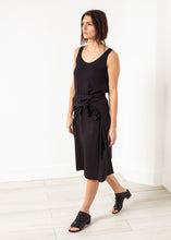 Carica l&#39;immagine nel visualizzatore di Gallery, Bow Skirt in Black