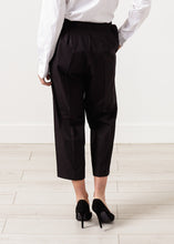 Carica l'immagine nel visualizzatore di Gallery, Wide Cropped Trouser in Black
