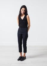 Carica l'immagine nel visualizzatore di Gallery, Wool Cropped Pant in Navy