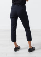 Carica l'immagine nel visualizzatore di Gallery, Wool Cropped Pant in Navy