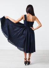 Carica l&#39;immagine nel visualizzatore di Gallery, One Shoulder Dress in Navy