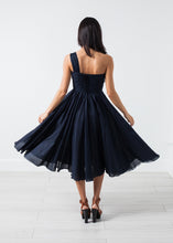 Carica l&#39;immagine nel visualizzatore di Gallery, One Shoulder Dress in Navy
