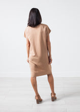 Carica l&#39;immagine nel visualizzatore di Gallery, Philomene Dress in Camel