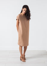 Carica l&#39;immagine nel visualizzatore di Gallery, Philomene Dress in Camel