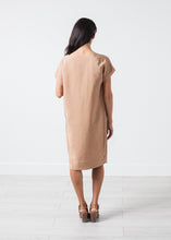 Carica l&#39;immagine nel visualizzatore di Gallery, Philomene Dress in Camel