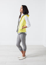 Carica l&#39;immagine nel visualizzatore di Gallery, Primula Vest in Yellow