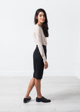 Carica l'immagine nel visualizzatore di Gallery, Woven Shorts in Black