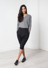 Carica l'immagine nel visualizzatore di Gallery, Woven Bermuda Short