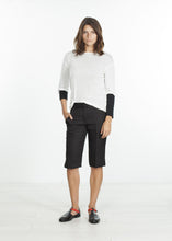 Carica l&#39;immagine nel visualizzatore di Gallery, Square Stitch Knee Short in Black