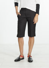 Carica l&#39;immagine nel visualizzatore di Gallery, Square Stitch Knee Short in Black