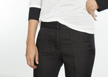 Carica l&#39;immagine nel visualizzatore di Gallery, Square Stitch Knee Short in Black