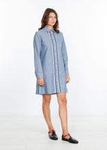 Carica l&#39;immagine nel visualizzatore di Gallery, Chambray Shirtdress in Blue