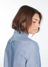 Carica l&#39;immagine nel visualizzatore di Gallery, Chambray Shirtdress in Blue