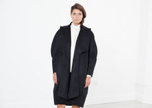 Carica l&#39;immagine nel visualizzatore di Gallery, Shahmeena Cocoon Coat in Black