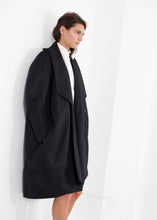 Carica l&#39;immagine nel visualizzatore di Gallery, Shahmeena Cocoon Coat in Black