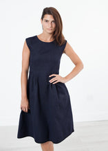 Carica l&#39;immagine nel visualizzatore di Gallery, Pleated Rita Dress in Dark Navy