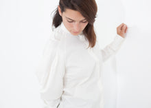 Carica l&#39;immagine nel visualizzatore di Gallery, Trim Collar Poplin Blouse in Off White