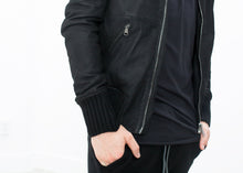 Carica l&#39;immagine nel visualizzatore di Gallery, Broken Leather Bomber in Black