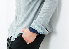 Carica l&#39;immagine nel visualizzatore di Gallery, Kasuri Jersey Button-Up in Blue Grey