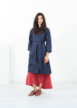 Carica l&#39;immagine nel visualizzatore di Gallery, Sateen Trench in Navy
