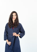 Carica l&#39;immagine nel visualizzatore di Gallery, Sateen Trench in Navy
