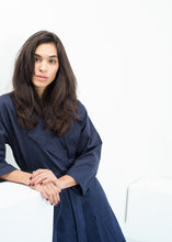 Carica l&#39;immagine nel visualizzatore di Gallery, Sateen Trench in Navy