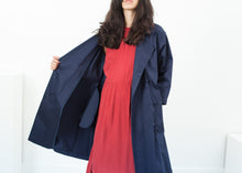 Carica l&#39;immagine nel visualizzatore di Gallery, Sateen Trench in Navy