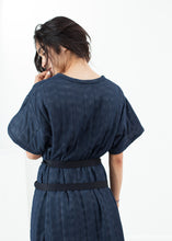 Carica l&#39;immagine nel visualizzatore di Gallery, Quilted Mesh T-Shirt Dress in Navy