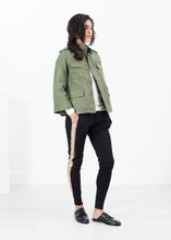 Carica l&#39;immagine nel visualizzatore di Gallery, Big Army Jacket in Olive