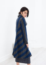 Carica l&#39;immagine nel visualizzatore di Gallery, Petale Coat in Silver/Blue