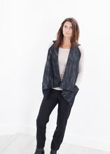 Carica l&#39;immagine nel visualizzatore di Gallery, Quilted Mesh Waistcoat in Black/White