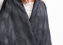Carica l&#39;immagine nel visualizzatore di Gallery, Quilted Mesh Waistcoat in Black/White