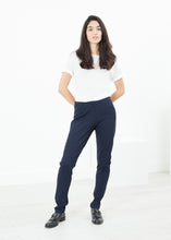 Carica l&#39;immagine nel visualizzatore di Gallery, Easy Slim Pant in Navy