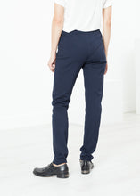 Carica l&#39;immagine nel visualizzatore di Gallery, Easy Slim Pant in Navy