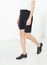 Carica l&#39;immagine nel visualizzatore di Gallery, Nuit Shorts in Black