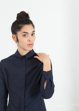 Carica l'immagine nel visualizzatore di Gallery, Wrinkled Tux Shirt in Navy