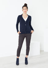 Carica l&#39;immagine nel visualizzatore di Gallery, Square Cardigan in Navy