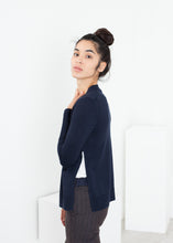 Carica l&#39;immagine nel visualizzatore di Gallery, Square Cardigan in Navy