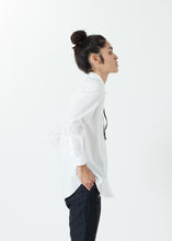 Carica l&#39;immagine nel visualizzatore di Gallery, Pau Shirt in White