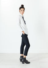 Carica l&#39;immagine nel visualizzatore di Gallery, Pau Shirt in White